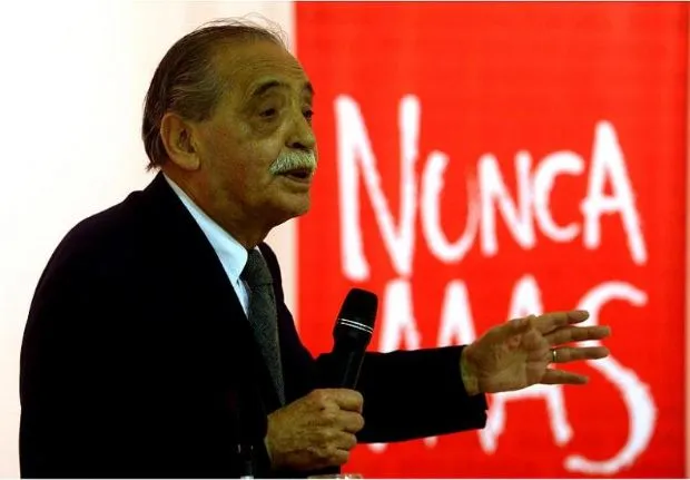 Strassera, Fiscal